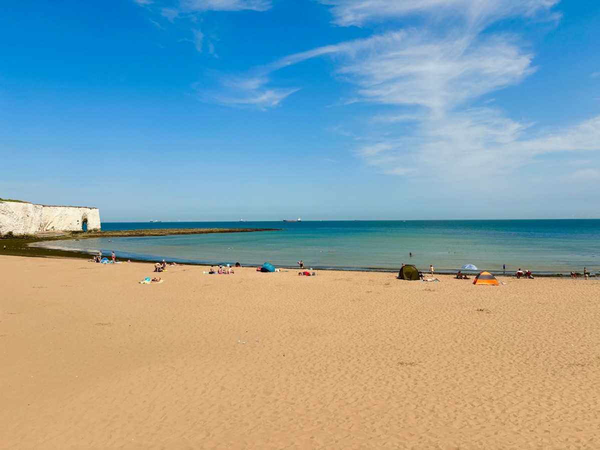 How are beaches&nbsp;formed?