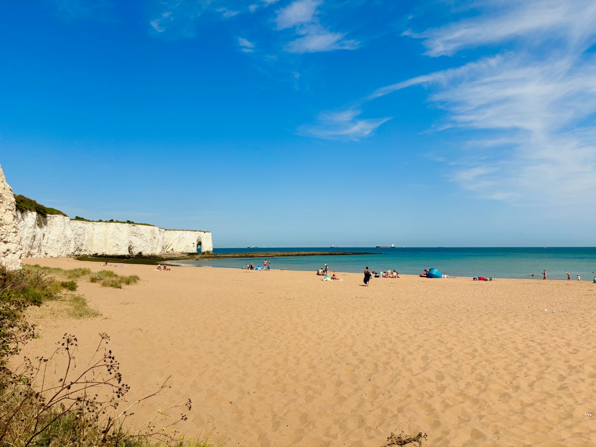 Why do some beaches have different coloured&nbsp;sand?