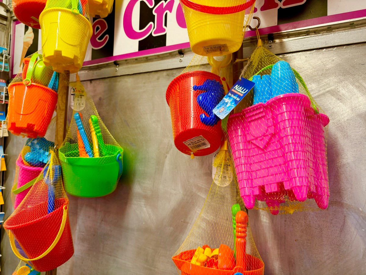 The Ultimate Beach Essentials Packing List: Must Have Items for Your Seaside&nbsp;Getaway