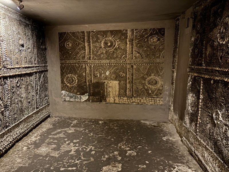 A room where the walls are covered in seashell
